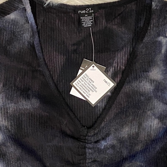 NWT Rue 21 cropped sweater - Picture 2 of 2